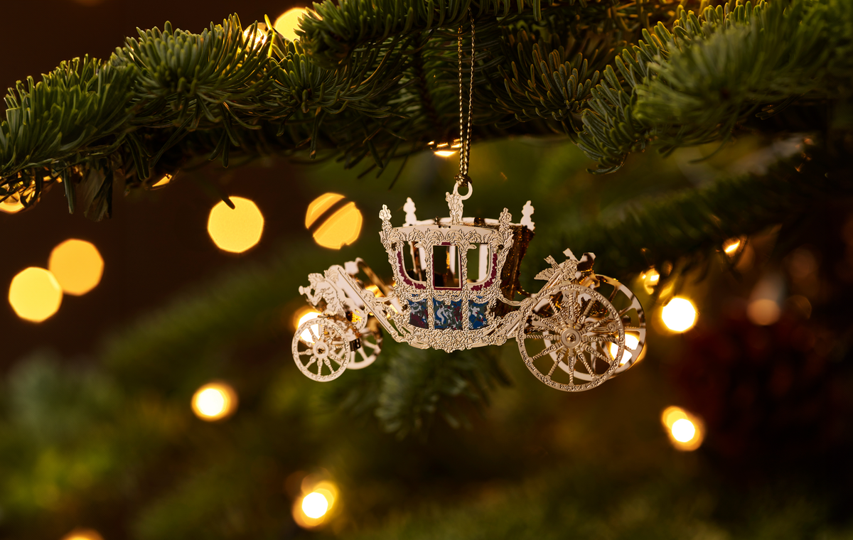 Handcrafted Gold State Coach Christmas Tree Ornament, featuring intricate 24-carat gold details. A stunning royal carriage replica by The London Christmas Company, perfect for adding British elegance to your festive decor.